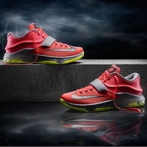 Nike men’s size 13 KD 7 ‘ 35,000  Degree.  2014 skills training-Peach